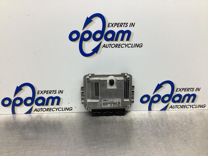 Used Engine management computer Ford Focus 2 1.6 TDCi 16V 90 Price € 212,00 Margin scheme offered by Gebr Opdam B.V.