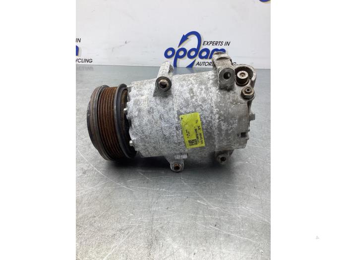 Usagé Compresseur de clim Ford Fiesta 6 (JA8) 1.25 16V Prix € 76,00 Règlement à la marge proposé par Gebr Opdam B.V.