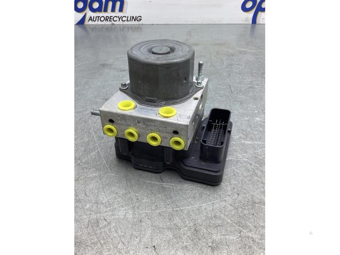 Usagé Bloc ABS Mercedes B (W246/W242) 2.1 B-220 CDI BlueEFFICIENCY, B-220d 16V Prix € 170,00 Règlement à la marge proposé par Gebr Opdam B.V.