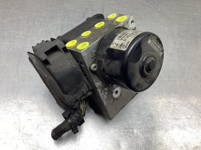 ABS pump from a Volvo V70 (SW) 2.4 D5 20V 2006