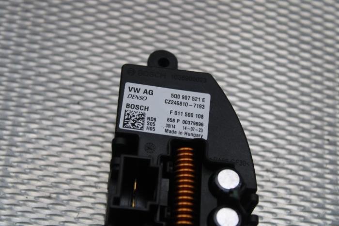 Conector de resistencia de calefactor de un Volkswagen Golf 2016