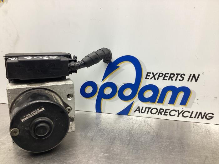 Begagnade ABS-pump Volkswagen Polo IV (9N1/2/3) 1.4 16V Pris € 64,00 Marginaltabell erbjuds av Gebr Opdam B.V.