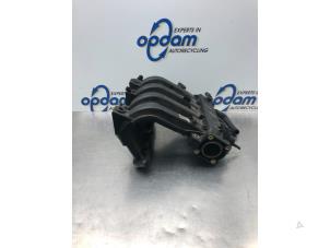 Insugsrör från en Renault Clio III (BR/CR) 1.2 16V 75 2006