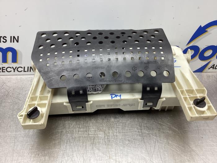 Fuse box Ford Focus 2 Wagon 1.6 TDCi 16V 90 - 1342982 FORD