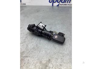 Usagé Serrure de contact + clé Fiat Panda (169) 1.2, Classic Prix € 35,00 Règlement à la marge proposé par Gebr Opdam B.V.
