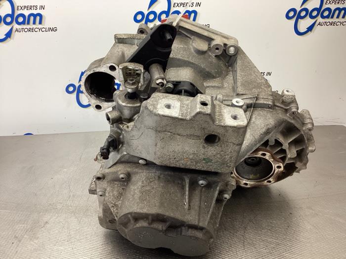 Gearbox from a Volkswagen Golf VII Variant (AUVV) 1.0 TSI 12V BlueMotion Technology 2017