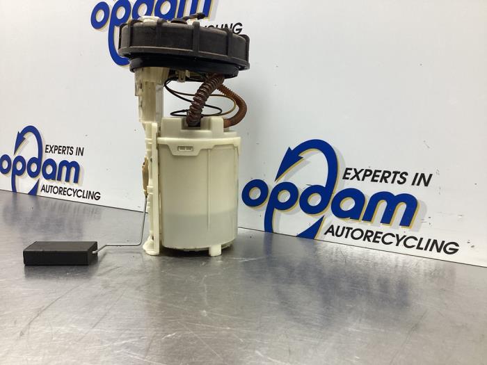 Usagé Pompe essence Volkswagen Golf IV (1J1) 1.6 16V Prix € 25,00 Règlement à la marge proposé par Gebr Opdam B.V.
