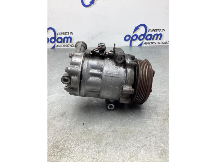 Compresseur de clim d'un Fiat Punto II (188) 1.3 JTD Multijet 16V 2011