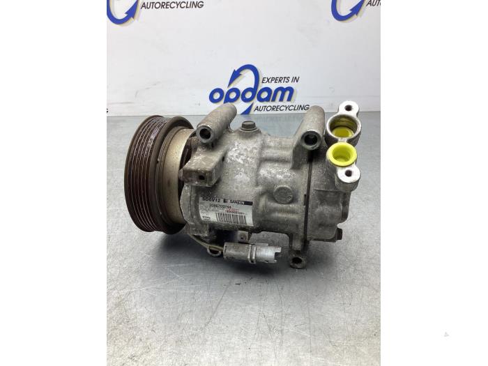 Usagé Compresseur de clim Renault Modus/Grand Modus (JP) 1.6 16V Prix € 68,00 Règlement à la marge proposé par Gebr Opdam B.V.