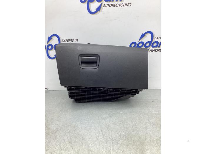 Glovebox from a BMW 5 serie Touring (F11) 520i 16V 2015