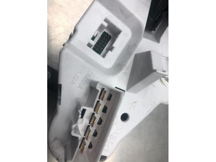 Heater control panel from a Ford Fiesta 6 (JA8) 1.6 16V Sport 2008