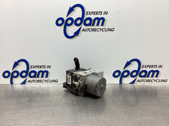 Begagnade ABS-pump Opel Meriva (A) 1.6 16V Pris € 42,00 Marginaltabell erbjuds av Gebr Opdam B.V.