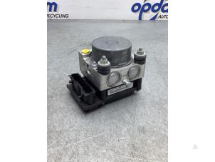 Bloc ABS d'un Renault Clio III (BR/CR) 1.5 dCi FAP 2011