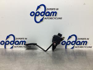 Używane Czujnik polozenia pedalu gazu Opel Agila (A) 1.2 16V Twin Port Cena € 30,00 Procedura marży oferowane przez Gebr Opdam B.V.