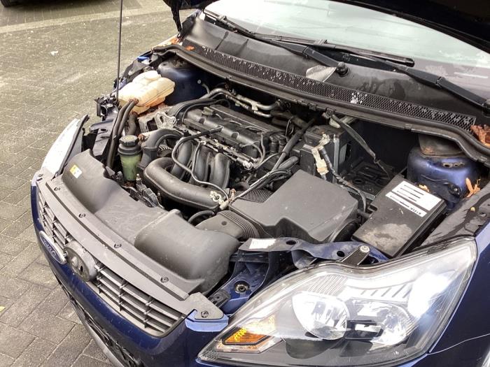 Motor van een Ford Focus 2 Wagon 1.6 16V 2011