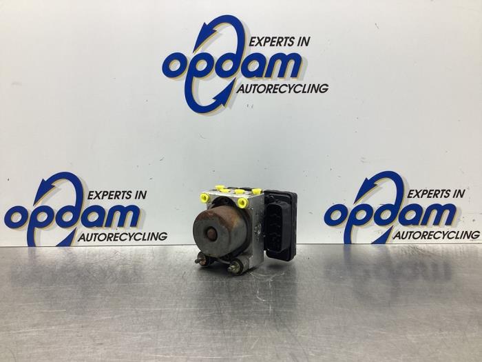 Gebrauchte ABS Pumpe Toyota Yaris (P1) 1.0 16V VVT-i Preis € 64,00 Margenregelung angeboten von Gebr Opdam B.V.