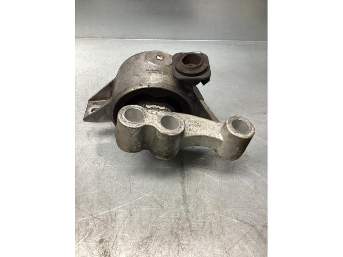 Usagé Support moteur Fiat Doblo Cargo (263) 1.6 D Multijet Prix € 26,00 Règlement à la marge proposé par Gebr Opdam B.V.
