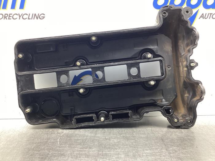 Rocker cover from a Opel Corsa C (F08/68) 1.4 16V Twin Port 2005