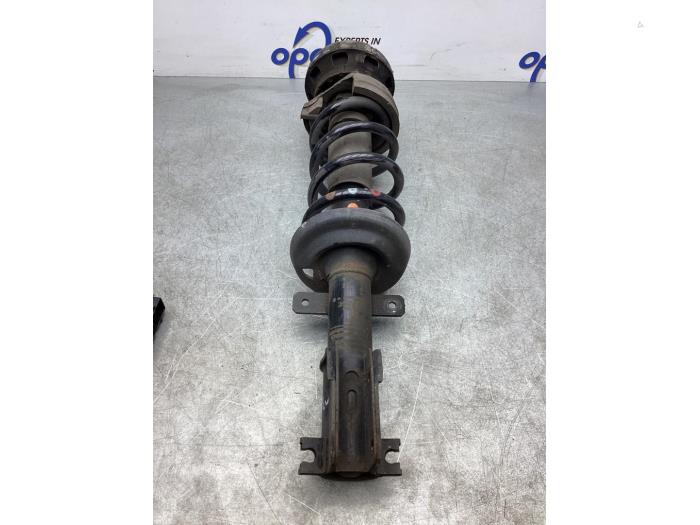 Front shock absorber rod, left from a Renault Trafic (1FL/2FL/3FL/4FL) 1.6 dCi 140 Twin Turbo 2015