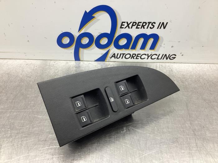 Usados Interruptor de ventanilla eléctrica Seat Leon (1P1) 1.4 TSI 16V Precio € 17,00 Norma de margen ofrecido por Gebr Opdam B.V.