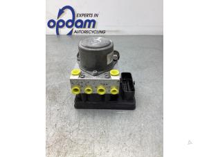 Używane Pompa ABS Opel Insignia 1.4 Turbo 16V Ecotec Cena € 150,00 Procedura marży oferowane przez Gebr Opdam B.V.