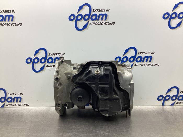 Usagé Couvercle carter Nissan Qashqai (J11) 1.2 DIG-T 16V Prix € 85,00 Règlement à la marge proposé par Gebr Opdam B.V.