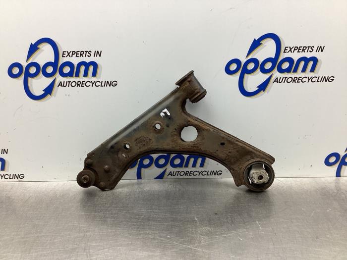 Front lower wishbone, left from a Fiat Grande Punto (199) 1.2 2005