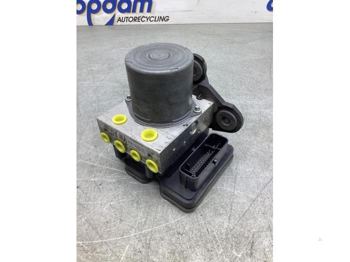 Begagnade ABS-pump Volkswagen Polo VI (AW1) 2.0 GTI Pris € 50,00 Marginaltabell erbjuds av Gebr Opdam B.V.