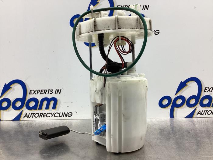 Petrol pump from a Kia Picanto (JA) 1.0 12V 2019
