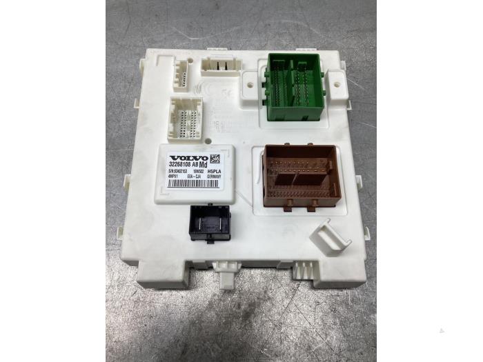 Usagé Module électronique central Volvo XC40 (XZ) 1.5 T3 12V Prix € 128,00 Règlement à la marge proposé par Gebr Opdam B.V.