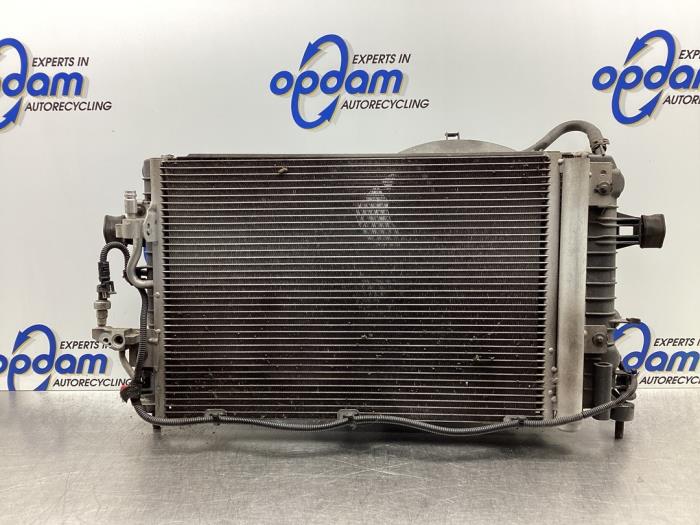 Radiator from a Opel Astra H GTC (L08) 1.6 16V Twinport 2005