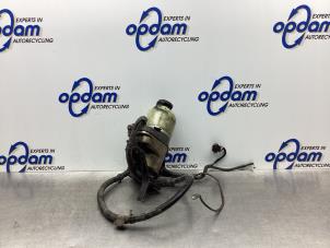 Usados Bomba de dirección asistida Opel Astra H GTC (L08) 1.6 16V Twinport Precio € 125,00 Norma de margen ofrecido por Gebr Opdam B.V.