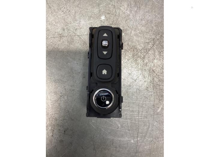 Used On-board computer controller Renault Captur I (2R) 1.2 TCE 16V EDC Price € 21,00 Margin scheme offered by Gebr Opdam B.V.