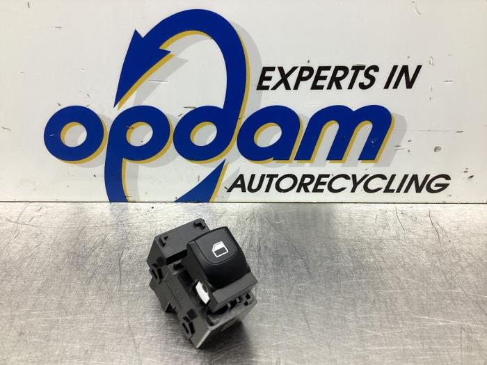 Usados Interruptor de ventanilla eléctrica Kia Picanto (JA) 1.0 12V Precio € 21,00 Norma de margen ofrecido por Gebr Opdam B.V.