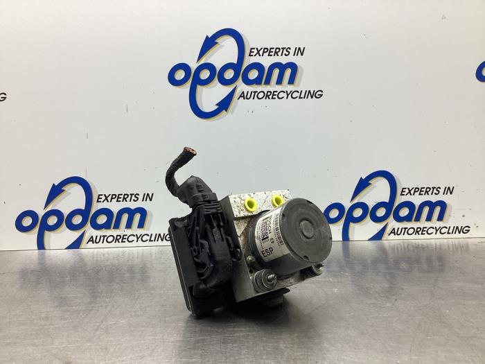 ABS pump from a Fiat 500C (312) 0.9 TwinAir 85 2013