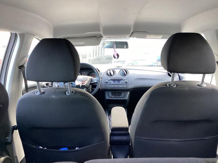 Oslona przeciwsloneczna z Seat Ibiza ST (6J8) 1.2 12V 2014