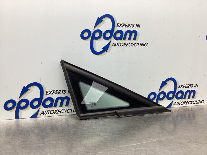 Usados Ventanilla triangular derecha delante Seat Ibiza ST (6J8) 1.2 12V Precio € 26,00 Norma de margen ofrecido por Gebr Opdam B.V.