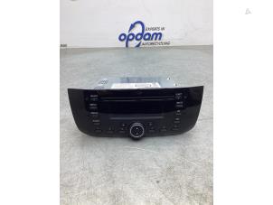 Gebrauchte Radio CD Spieler Fiat Punto II (188) 1.4 16V Preis € 50,00 Margenregelung angeboten von Gebr Opdam B.V.