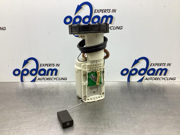 Usagé Pompe essence Audi A6 (C5) 2.4 V6 30V Prix € 64,00 Règlement à la marge proposé par Gebr Opdam B.V.