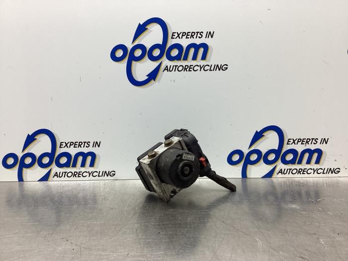 Begagnade ABS-pump Volkswagen Caddy III (2KA,2KH,2CA,2CH) 2.0 SDI Pris € 106,00 Marginaltabell erbjuds av Gebr Opdam B.V.