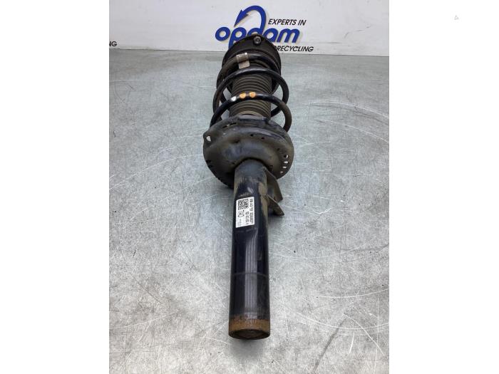 Front shock absorber rod, right from a Seat Ateca (5FPX) 1.5 TSI 16V 2019