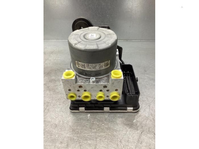 ABS pump from a Seat Ateca (5FPX) 1.5 TSI 16V 2019