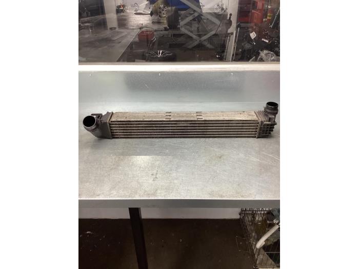 Usados Intercooler Renault Scénic III (JZ) 1.4 16V TCe 130 Precio € 38,00 Norma de margen ofrecido por Gebr Opdam B.V.