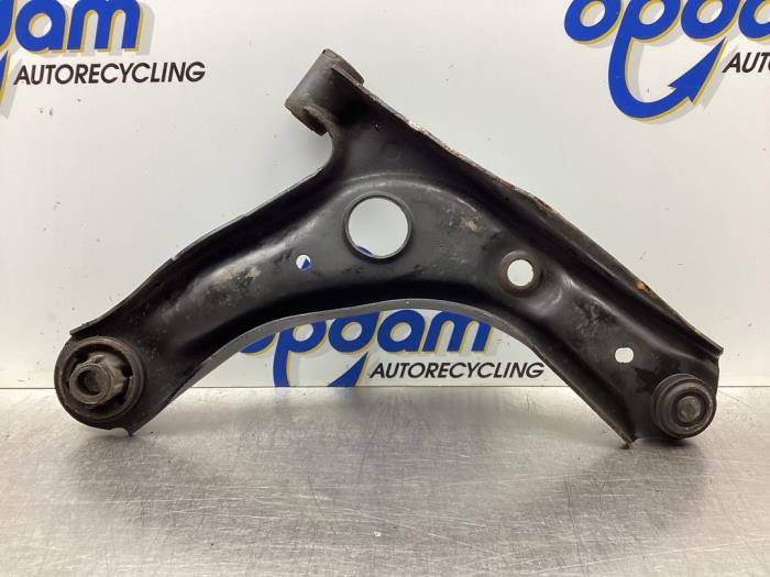 Front lower wishbone, left from a Citroën C1 1.2 PureTech 82 12V 2015