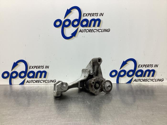 Usagé Support dynamo haut Dacia Logan MCV II/III/Sandero Wagon 0.9 TCE 12V Prix € 30,00 Règlement à la marge proposé par Gebr Opdam B.V.