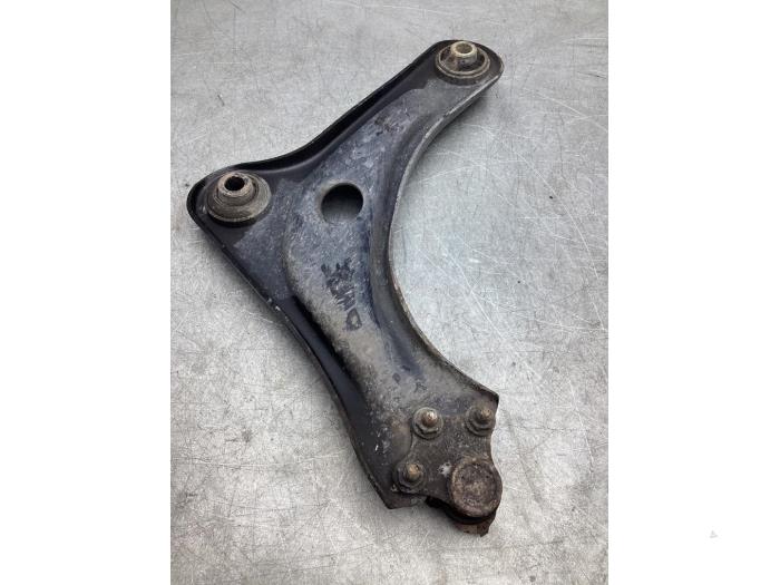 Front lower wishbone, right from a Citroën C3 (SC) 1.0 Vti 68 12V 2013