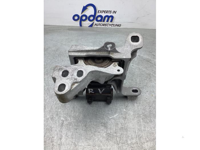 Usagé Support moteur Mazda CX-3 (DJ/DK) 2.0 SkyActiv-G 120 Prix € 42,00 Règlement à la marge proposé par Gebr Opdam B.V.