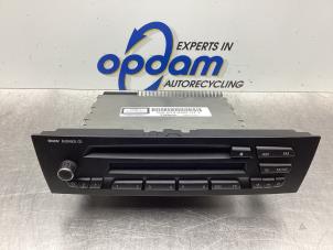 Usados Radio BMW 3 serie Touring (E91) 318i 16V Precio € 100,00 Norma de margen ofrecido por Gebr Opdam B.V.