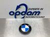 Emblema de un BMW 3 serie (F30), 2011 / 2018 320i 1.6 16V EfficientDynamicsEdition, Sedán, 4Puertas, Gasolina, 1.598cc, 125kW (170pk), RWD, N13B16A, 2012-04 / 2016-06, 3J91; 3J92; 8D51 2015