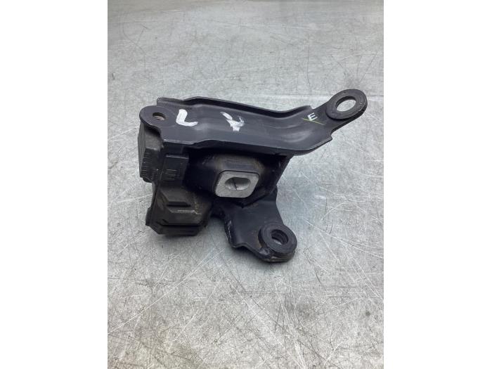 Usagé Support moteur Mazda CX-3 (DJ/DK) 2.0 SkyActiv-G 120 Prix € 34,00 Règlement à la marge proposé par Gebr Opdam B.V.